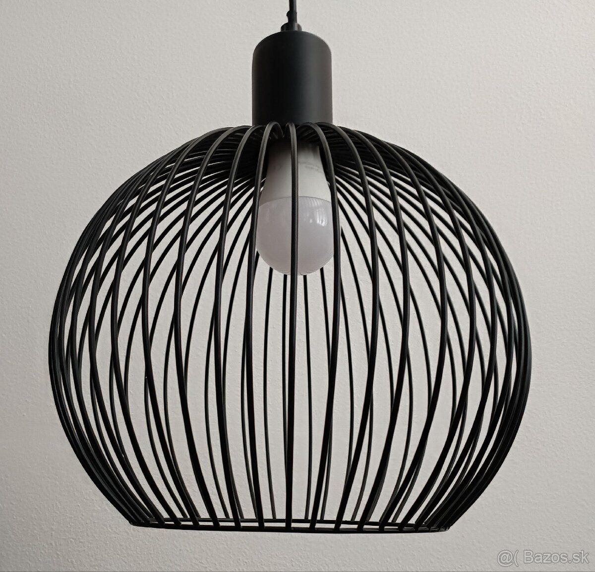 Závesné svietidlo kovové čierne