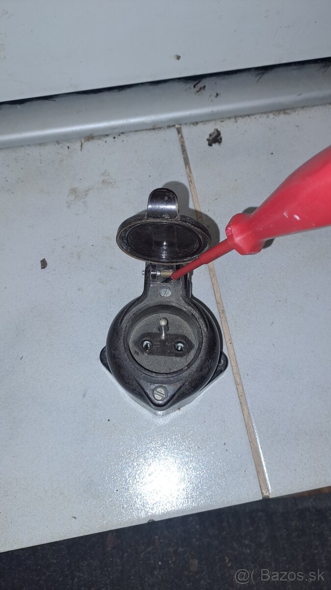 Predam retro zasuvku