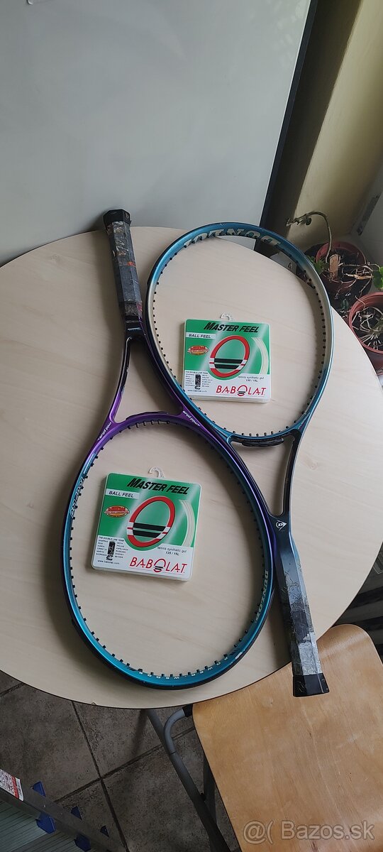 Dve staršie tenisové rakety Dunlop