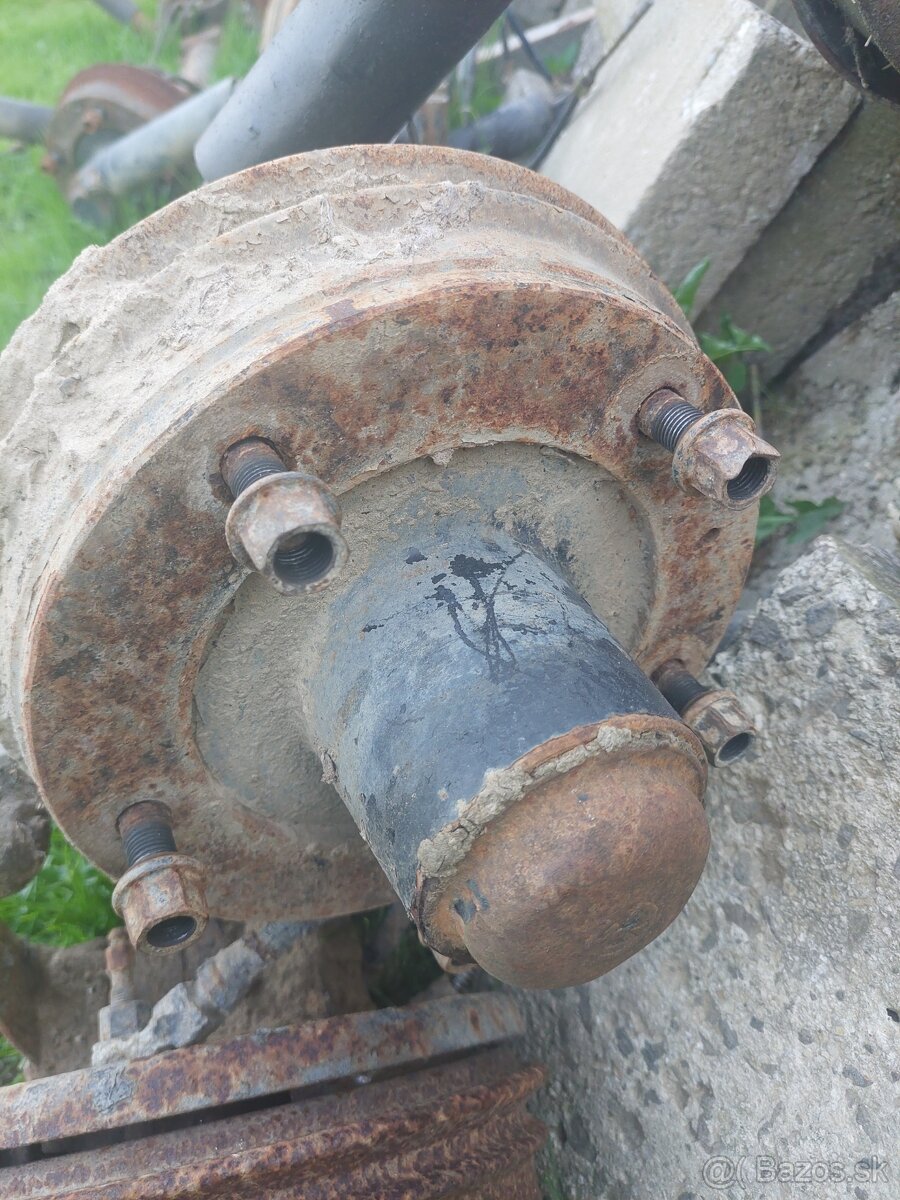 Naboj kolesa prednej nápravy