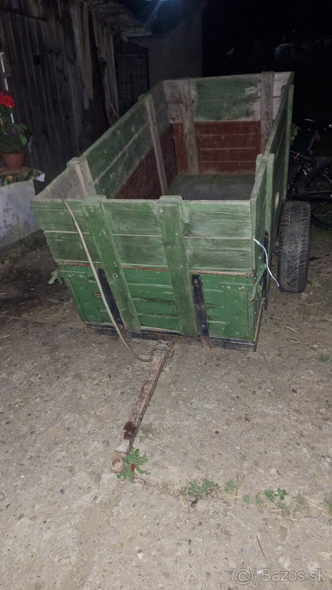 Vlečka za traktor brzdena