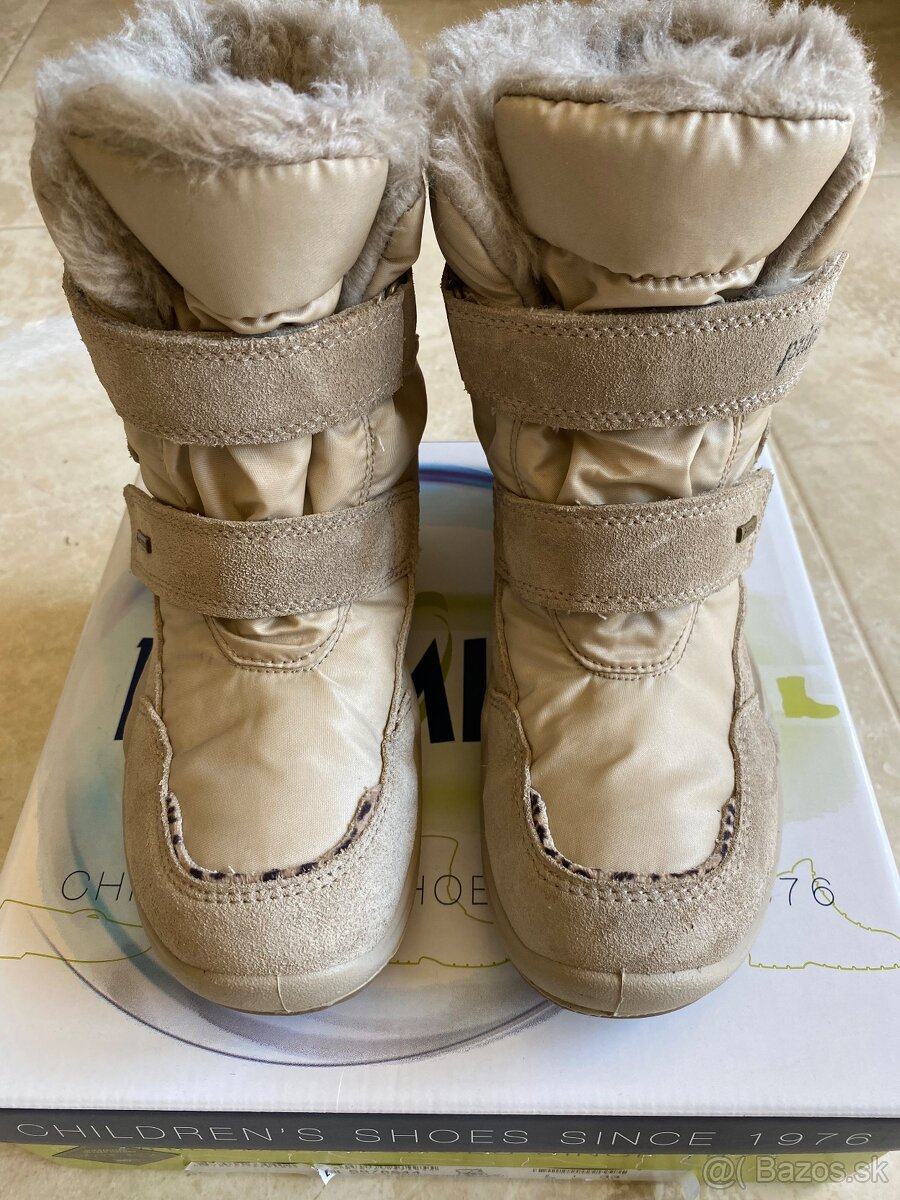 Predám dievčenské zimné topanky veľmi. 33