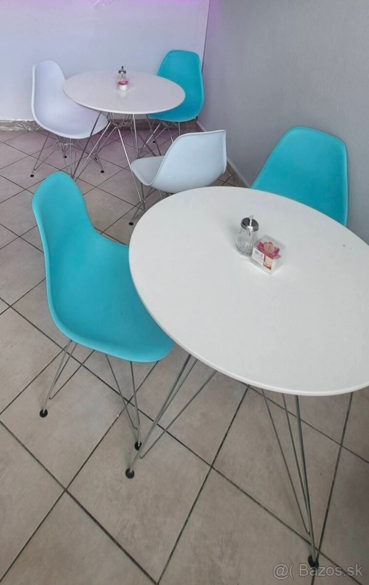 Stôl a stoličky