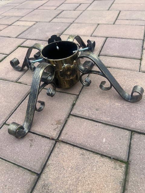 Predám kovaný stojan na vianočný stromček