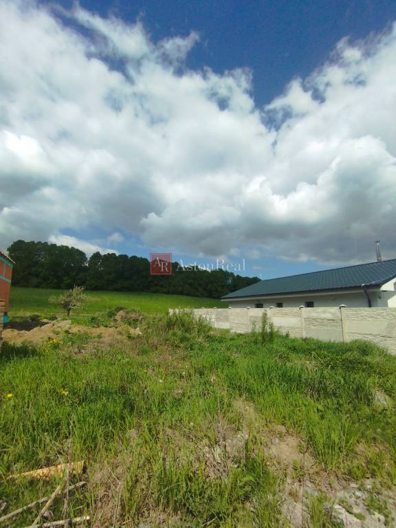 Predaj stavebný pozemok 376 m2  Liptovské Kľačany - Liptovs