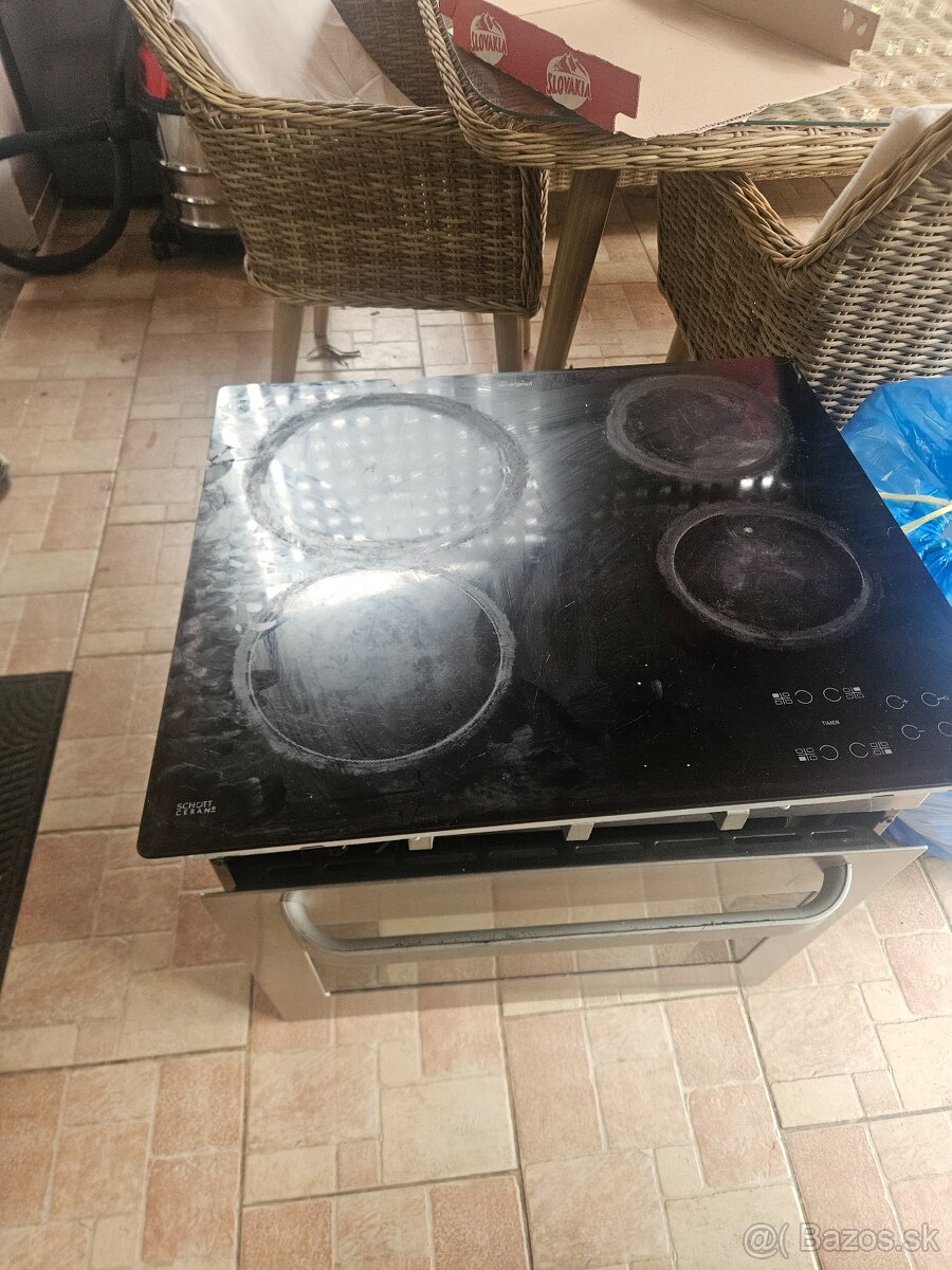 Varná doska Whirpool plne funkčná puknutá