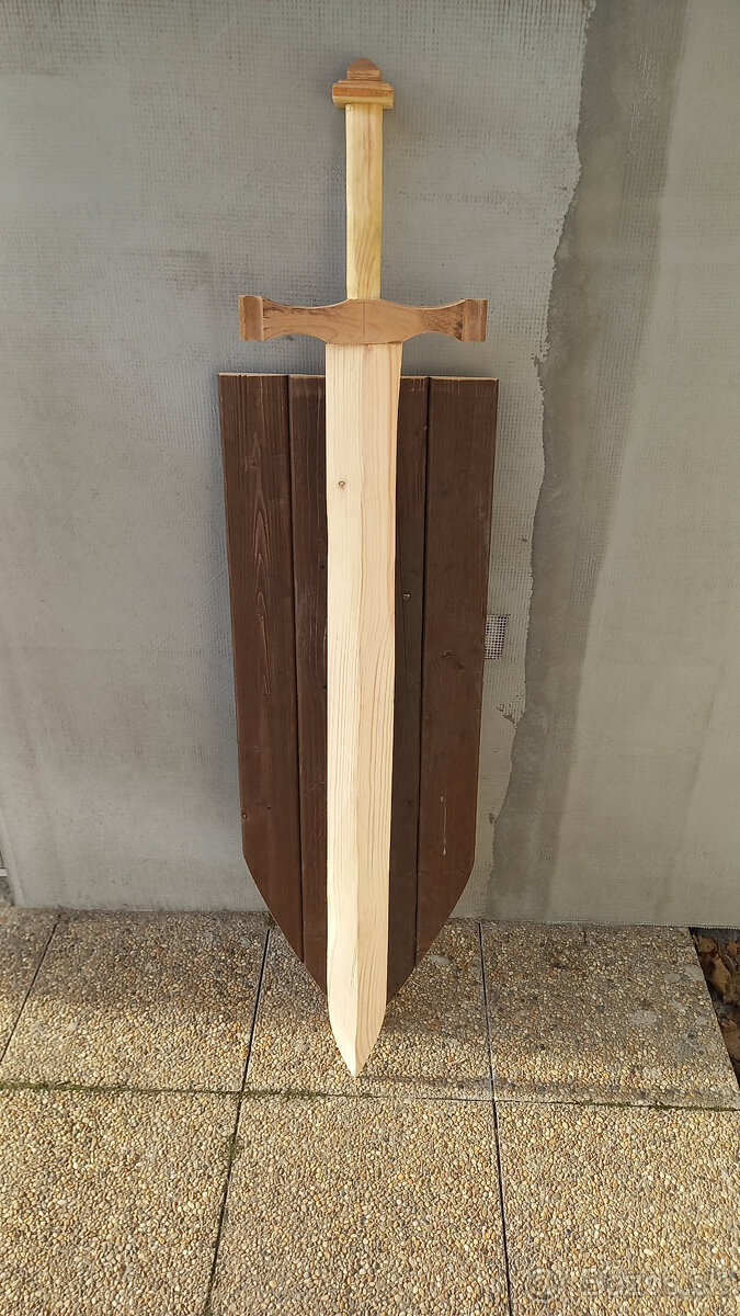 Drevený meč a štít