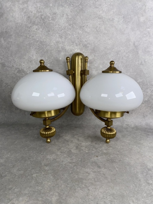 nástenná dvojguľová lampa