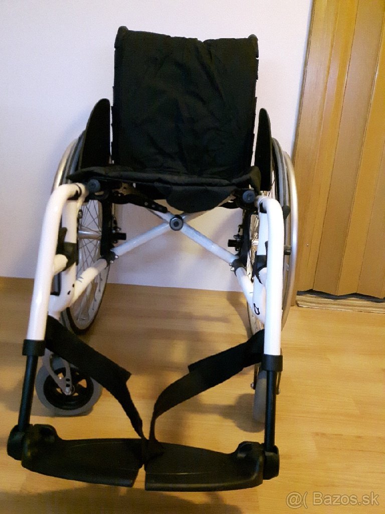 Novy skladaci invalidny vozik