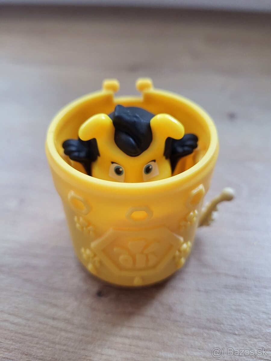 Hračka je z Kinder MAXI vajíčka