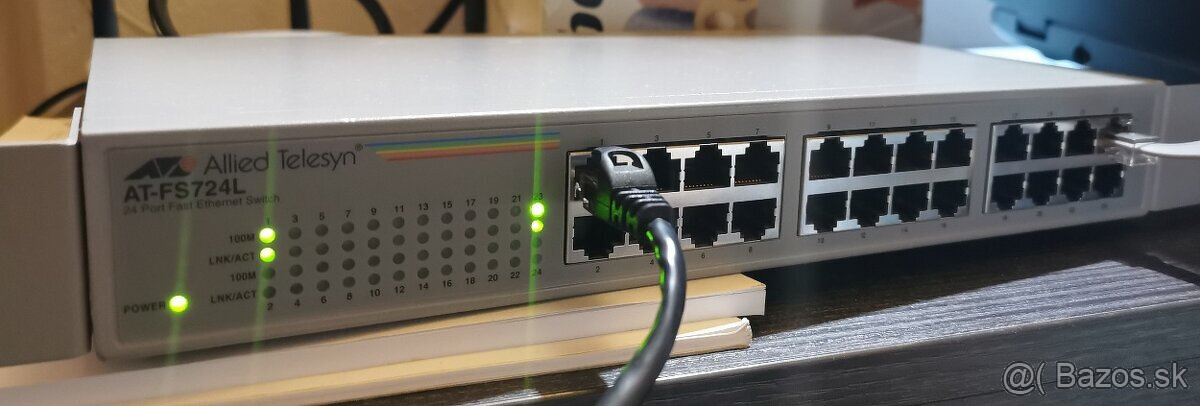 Switch 24 port - Allied Telesyn AT-FS724L