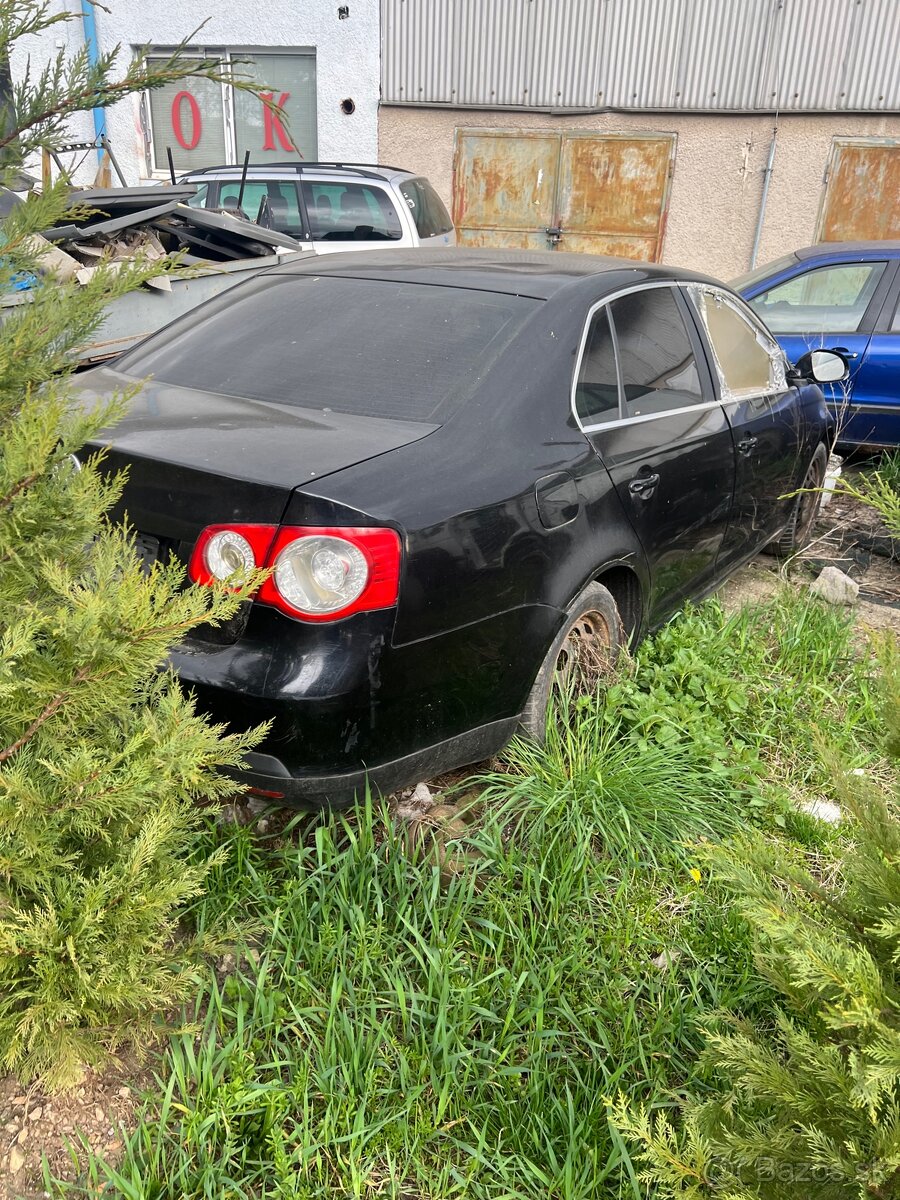 Rozpredám VW Jetta 1,9 TDI (BXE) 2008