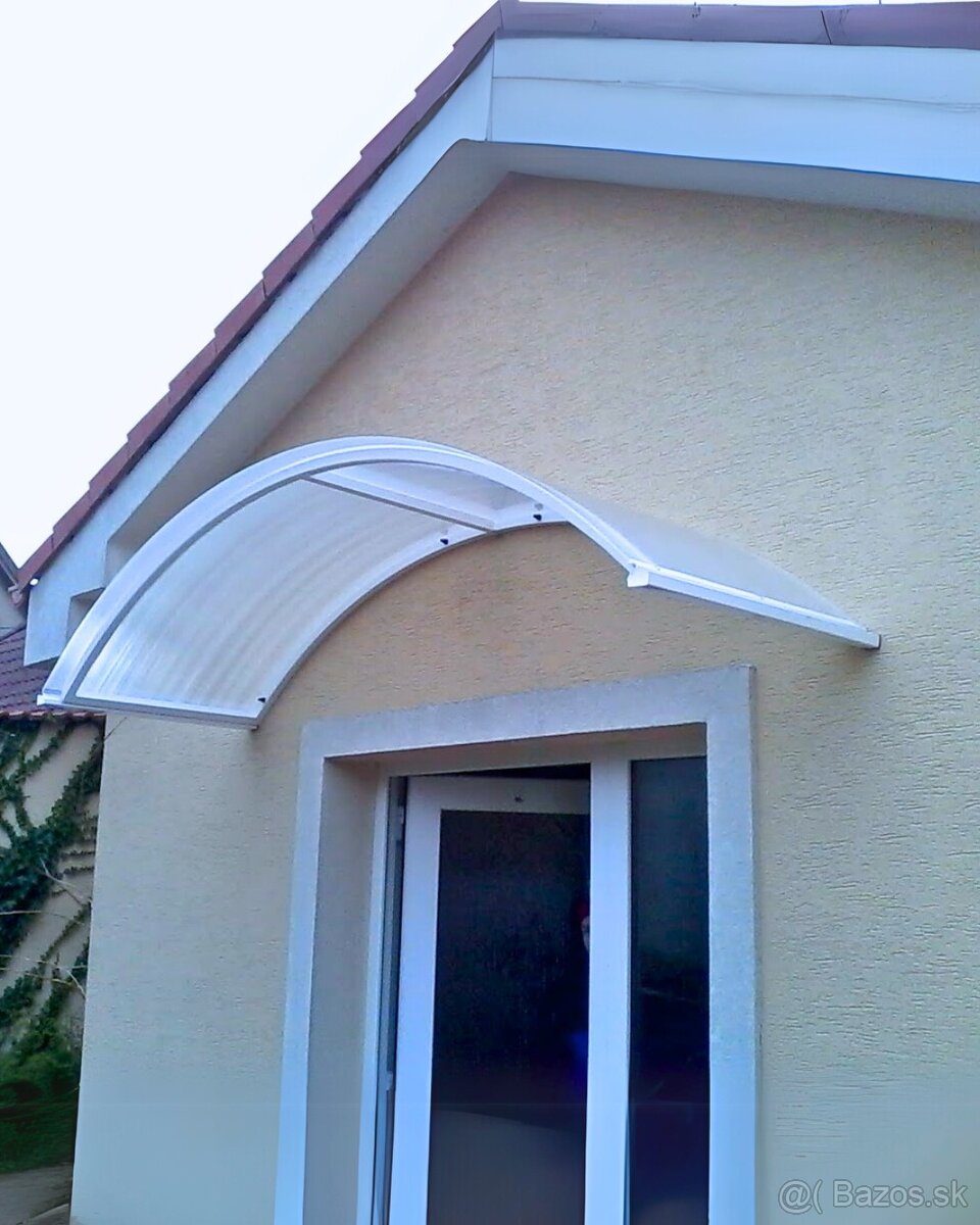 Oblúkový prístrešok nad dvere