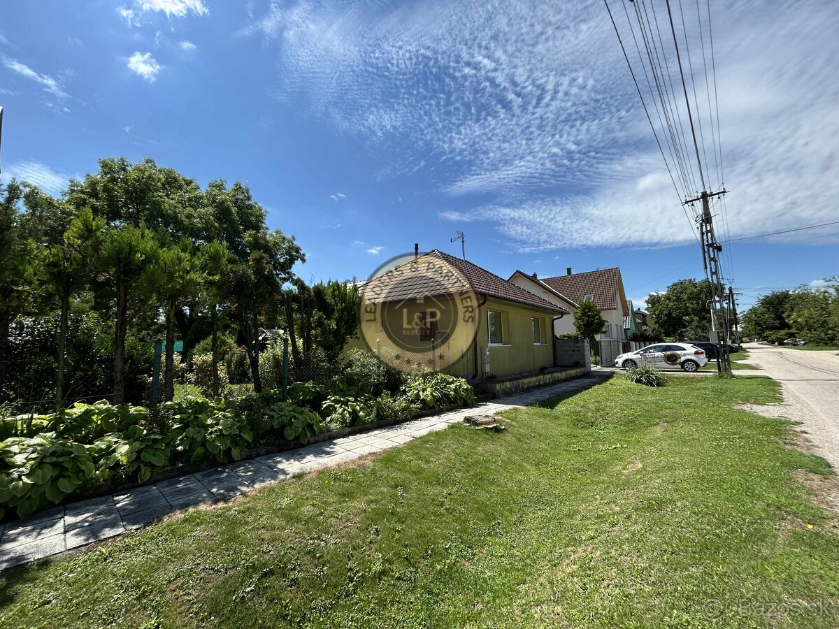 PREDAJ rodinný dom na krásnom pozemku 1300 m2 Rajka