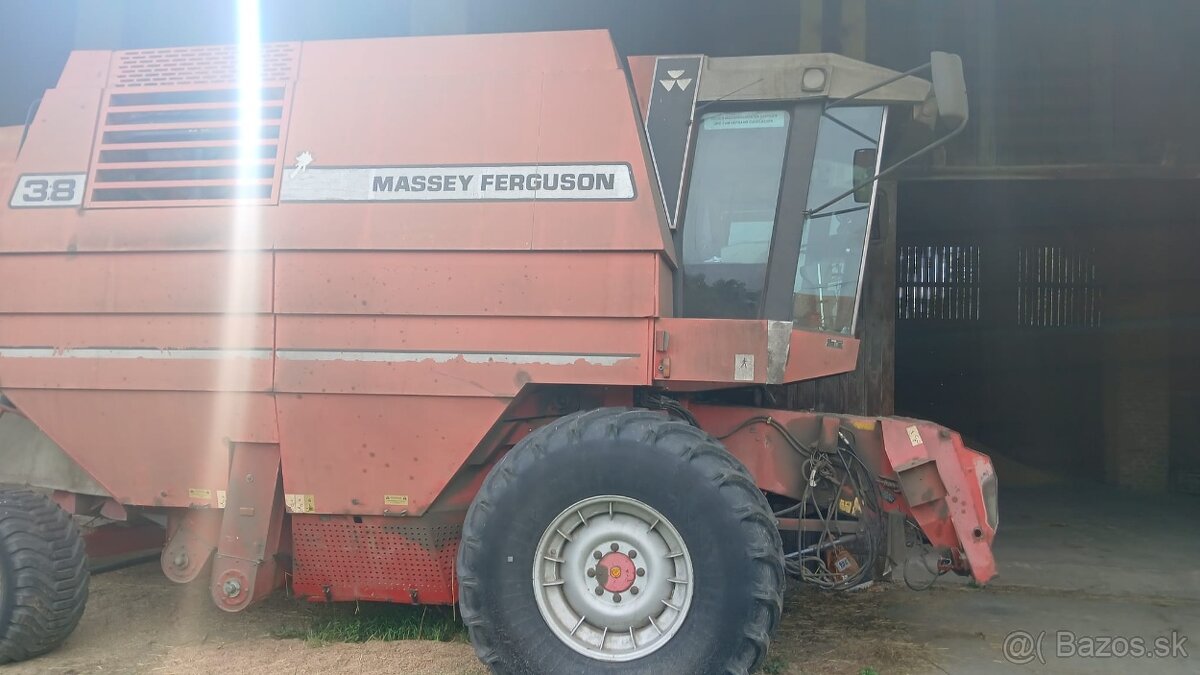 Kombajn, sklízecí mlátička Massey Ferguson 38