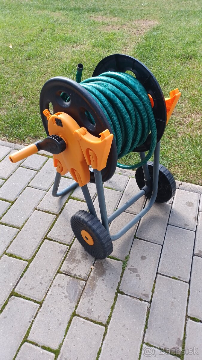 Bubon na hadicu s kolieskami + hadica