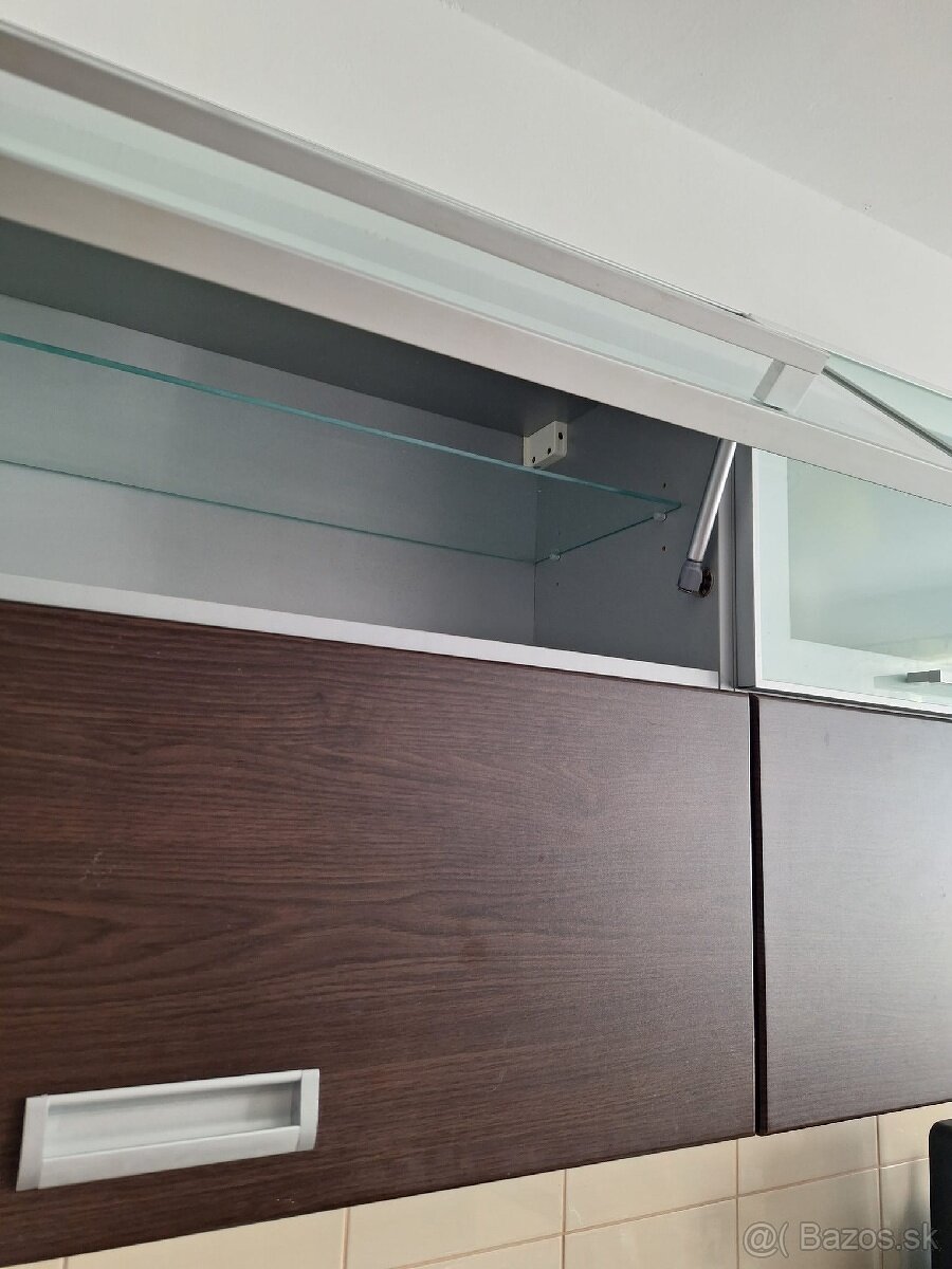Vrchné skrinky kuchynskej linky