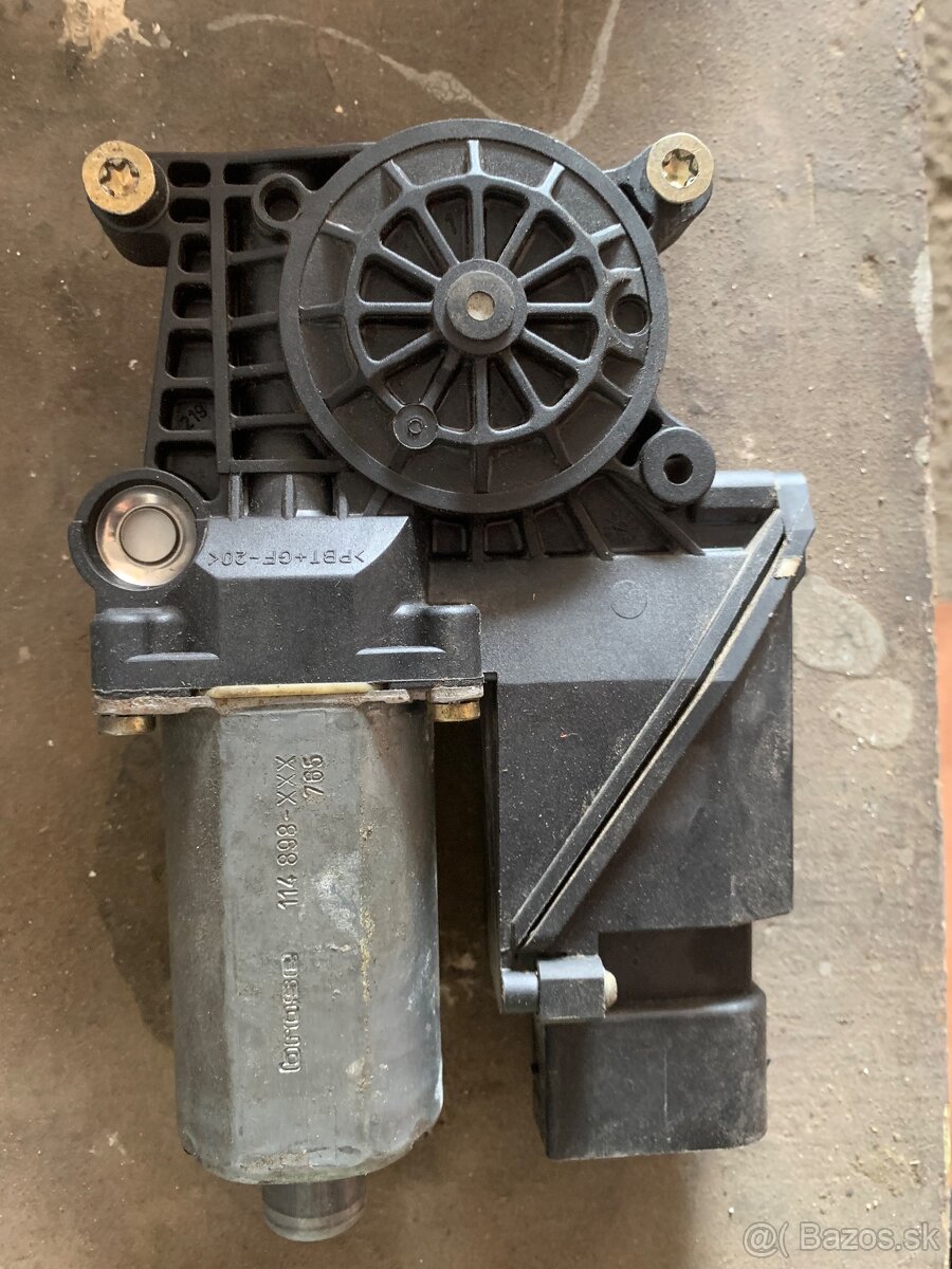 Motorček sťahovania okna Mercedes Benz W210