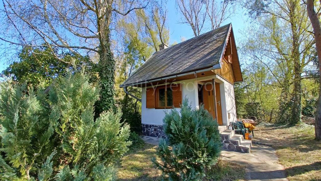 Záhrada s chatkou Úľany nad Žitavou