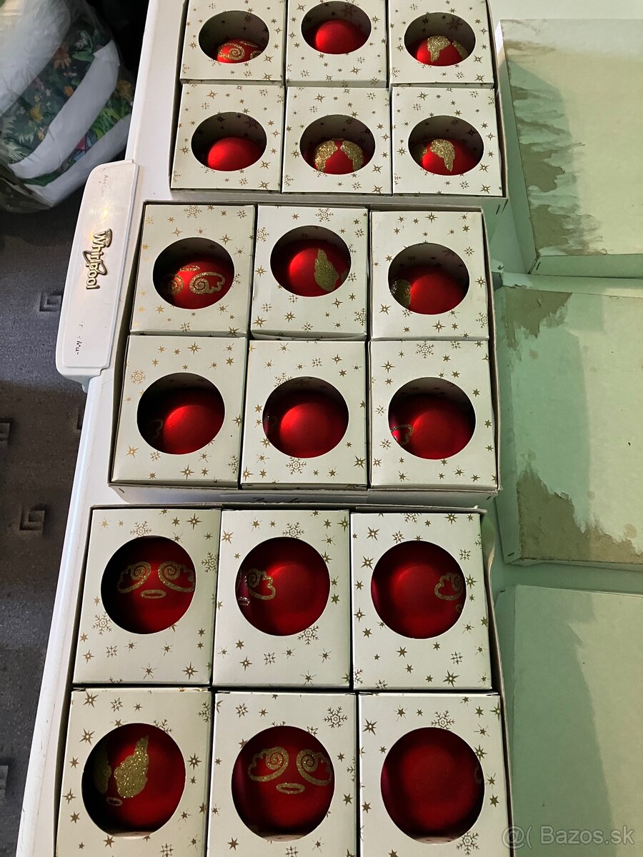 Krásne vianočné sklenené gule