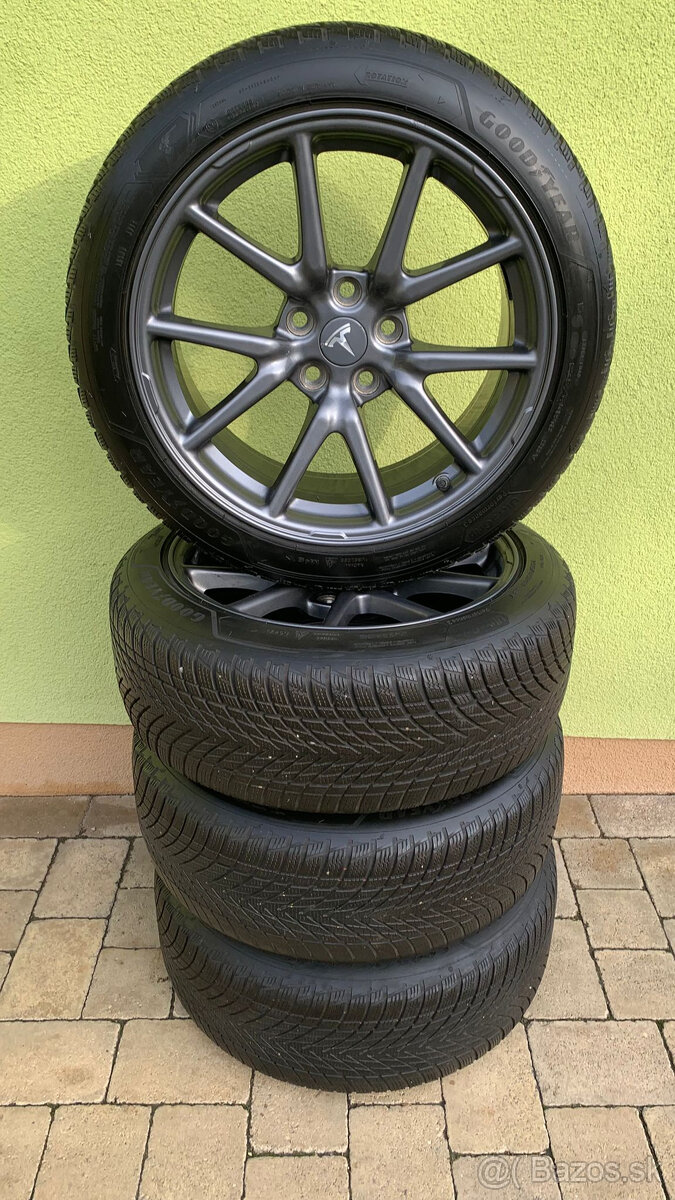 Tesla orig. 18 palcové disky so zimnými pneu + senzory tlaku