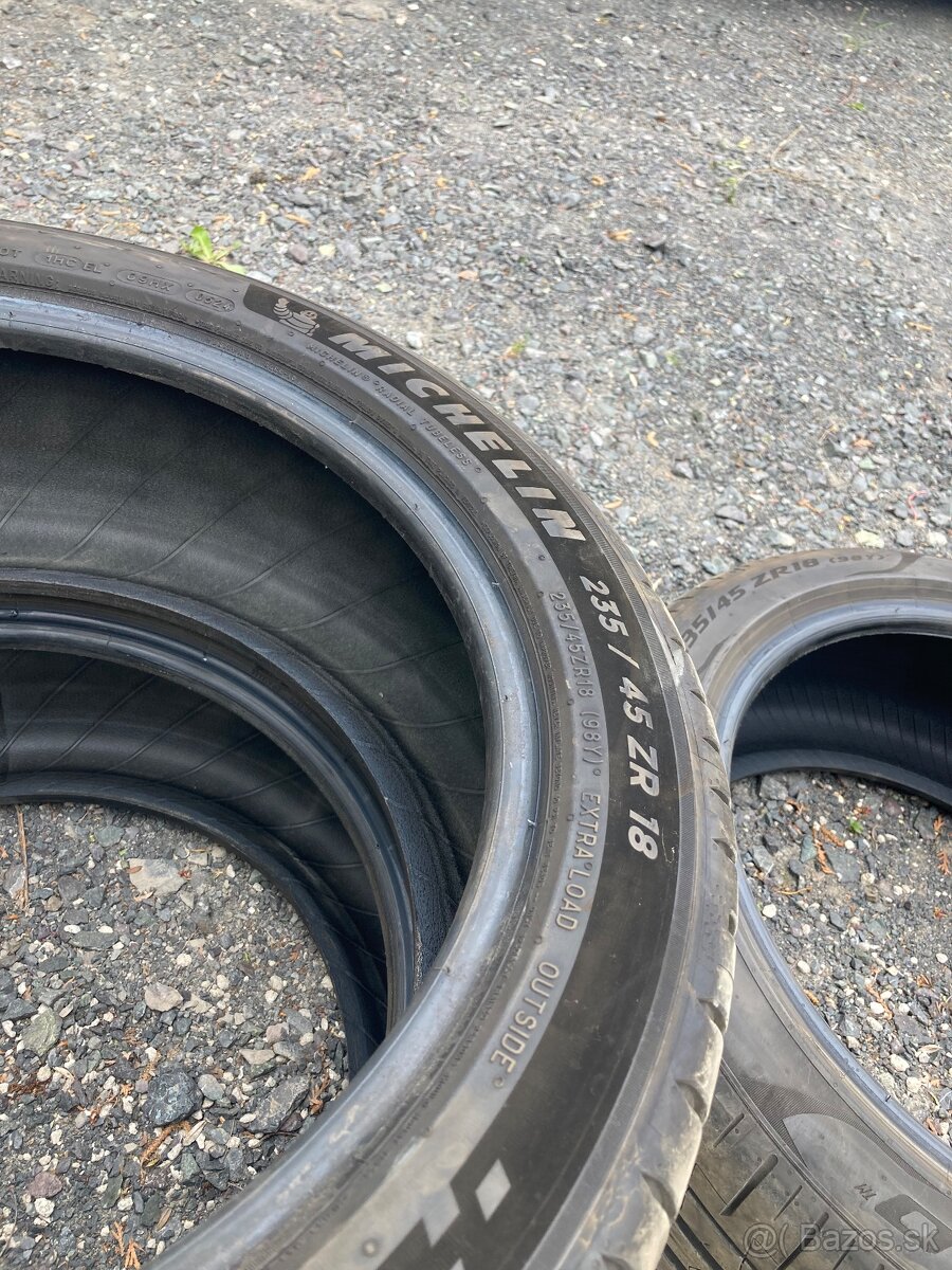 Michelin Pilot Sport 5, Pirelli P Zero 235 45 18
