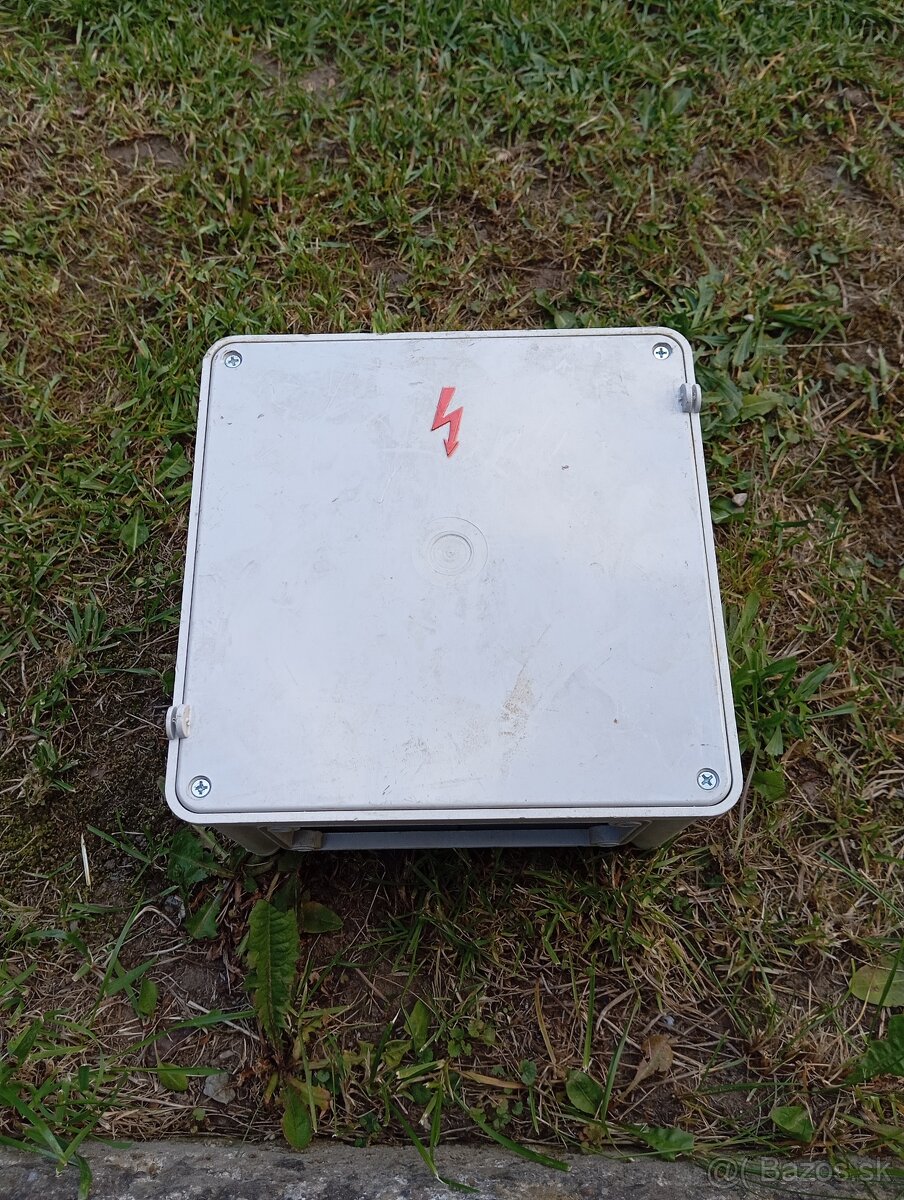 Predám elektrický rozvádzač (skrinku)