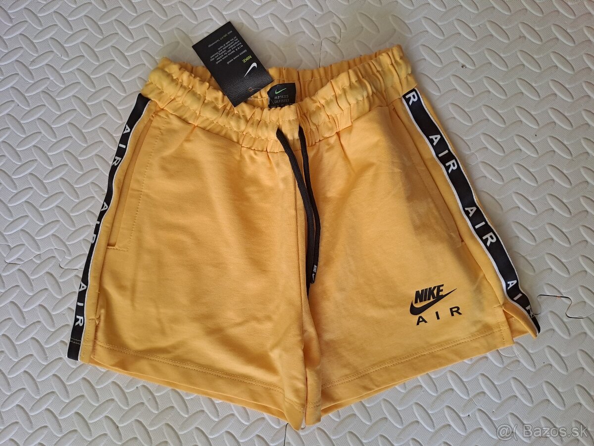 Dámske šortky nike M