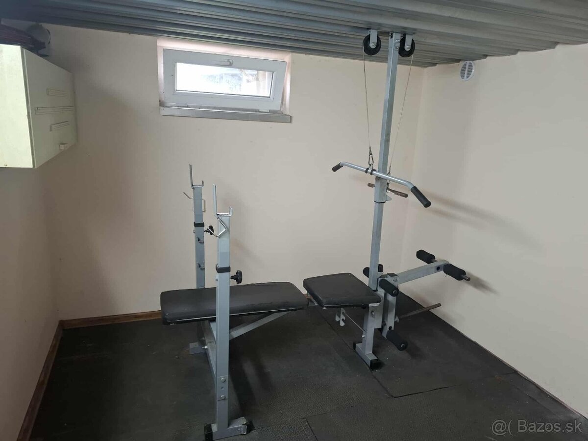 Posilňovacia lavička s kladkou