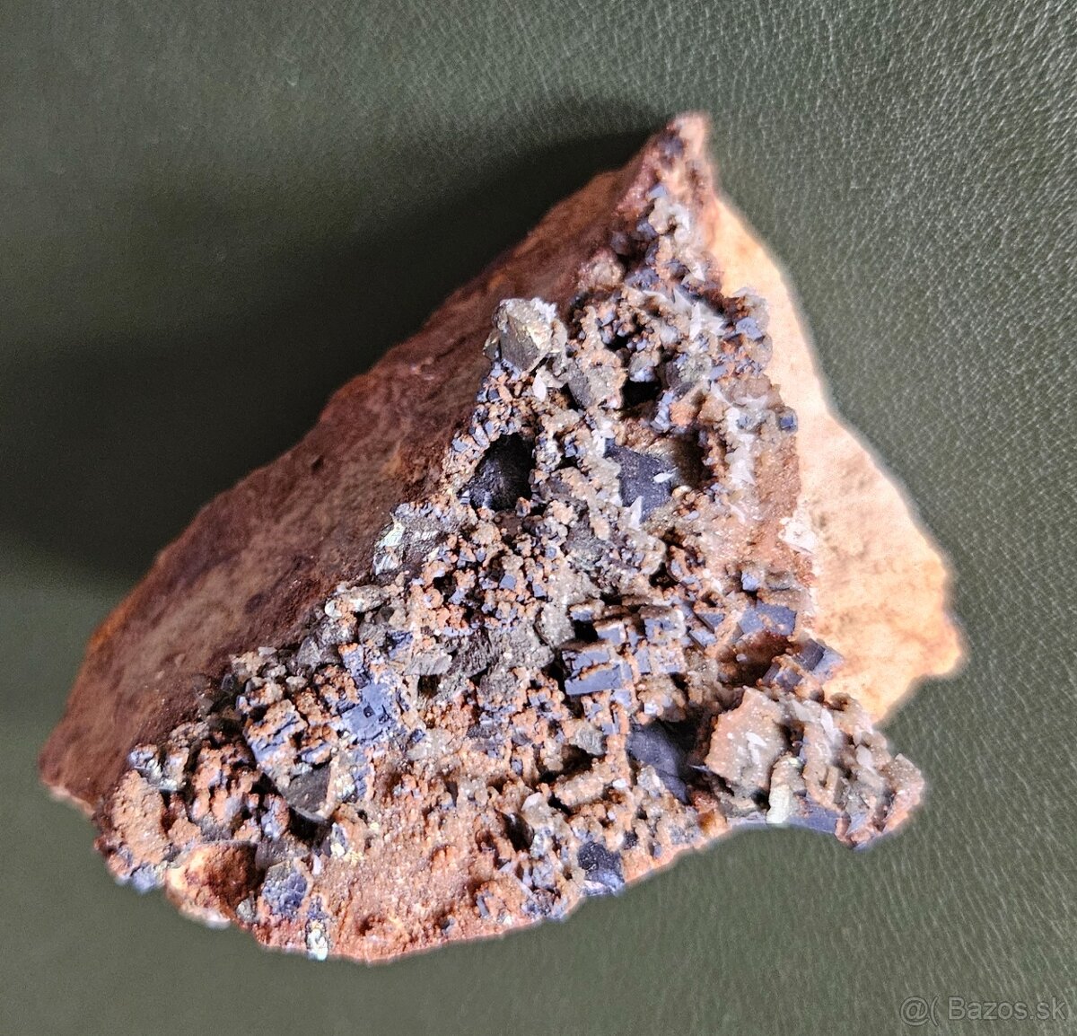 Polymetál: chalkopyrit, sfalerit, galenit, kalcit, krem.z BŠ