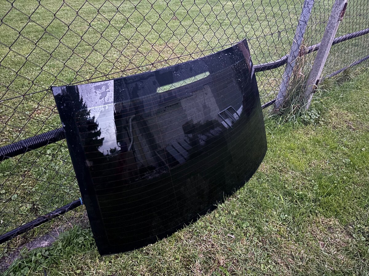 Zadné sklo Audi a6c6 sedan