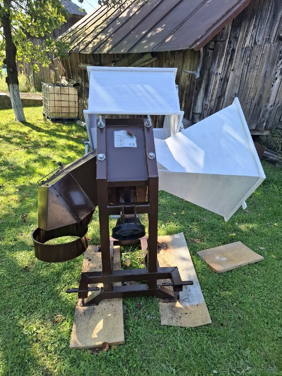 Štiepkovač-špalikovač s dvojitim vrecovanim