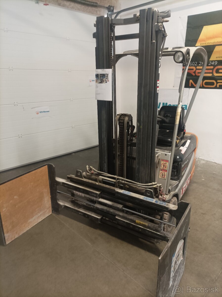 Vysokozdvižný vozík Still s kleštěmi