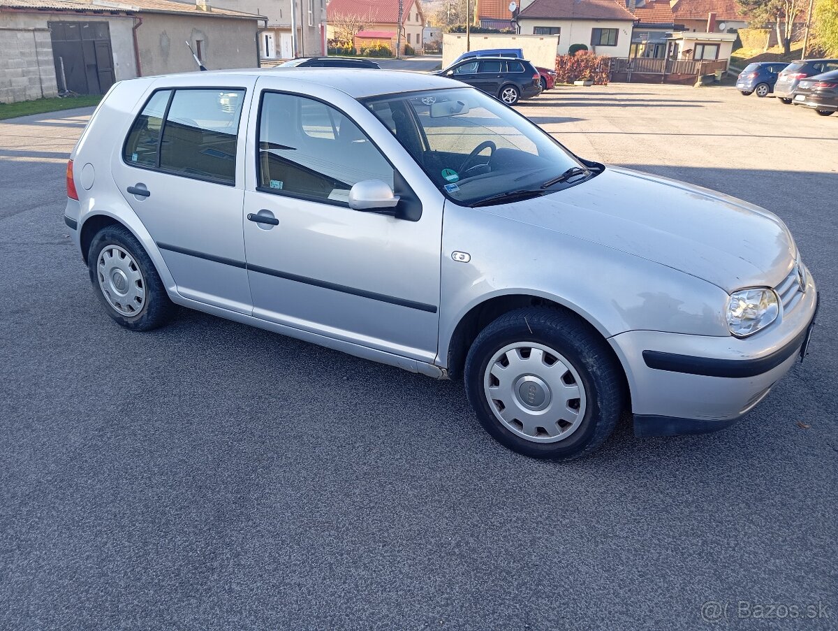 Volkswagen Golf IV 1.6 benzín rok 1999