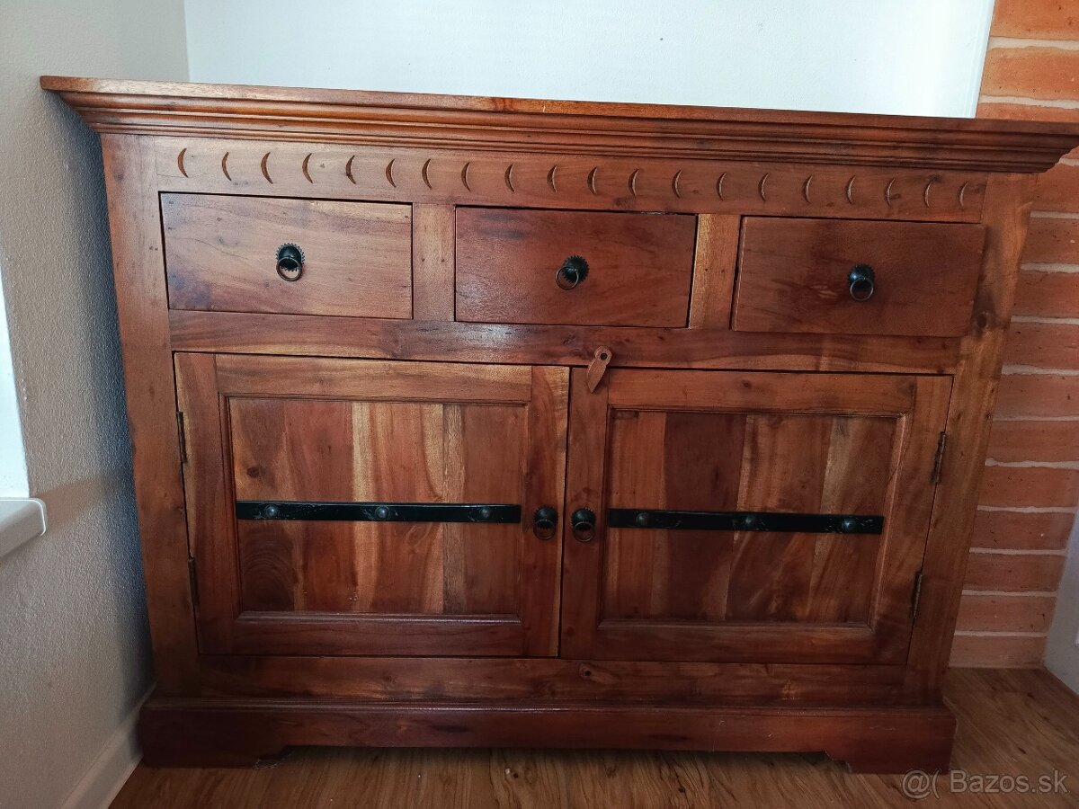 Komoda zo série CAMBRIDGE z akácioveho dreva