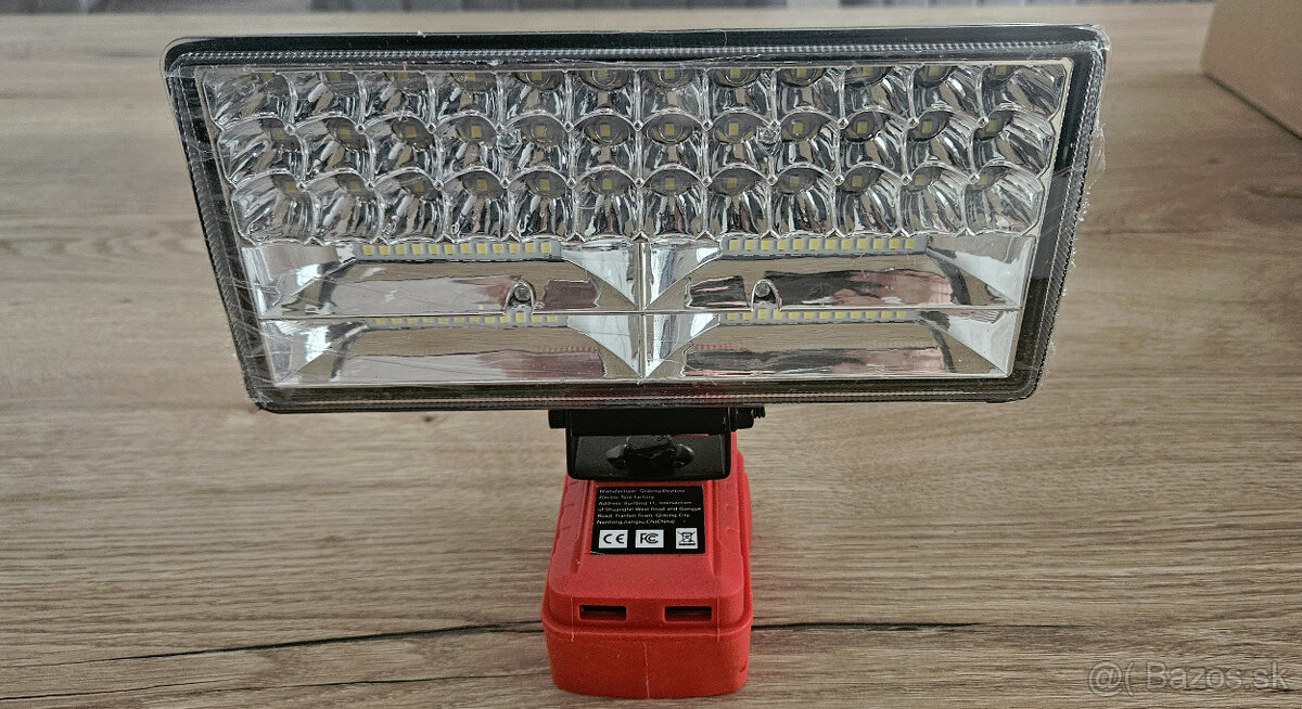LED svetlo na batérie MILWAUKEE M18