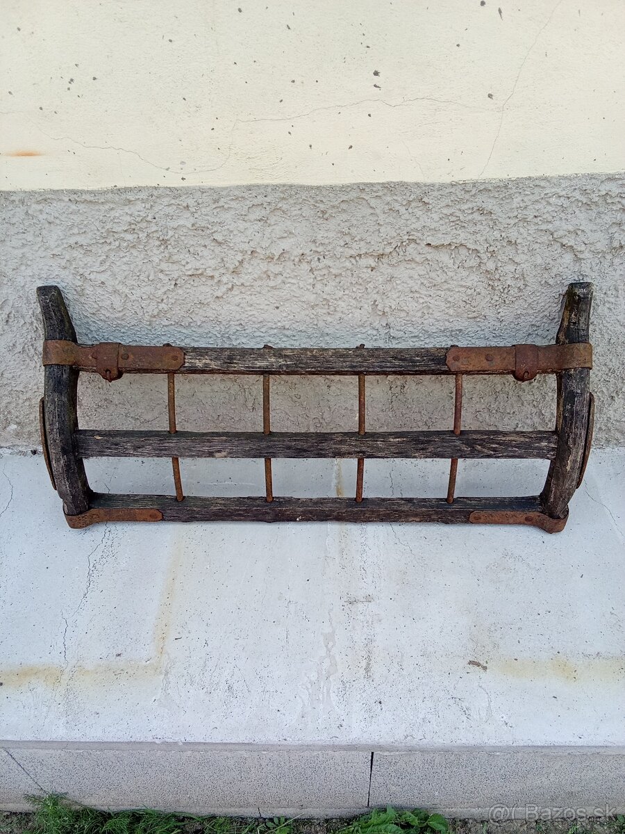 Drevená časť konského vozu.