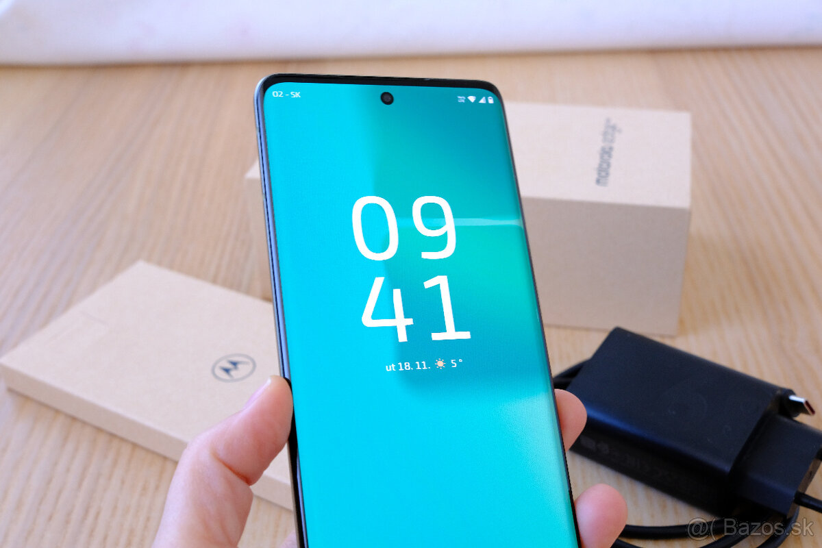 Predám mobil Motorola Edge 40 v perfektnom stave