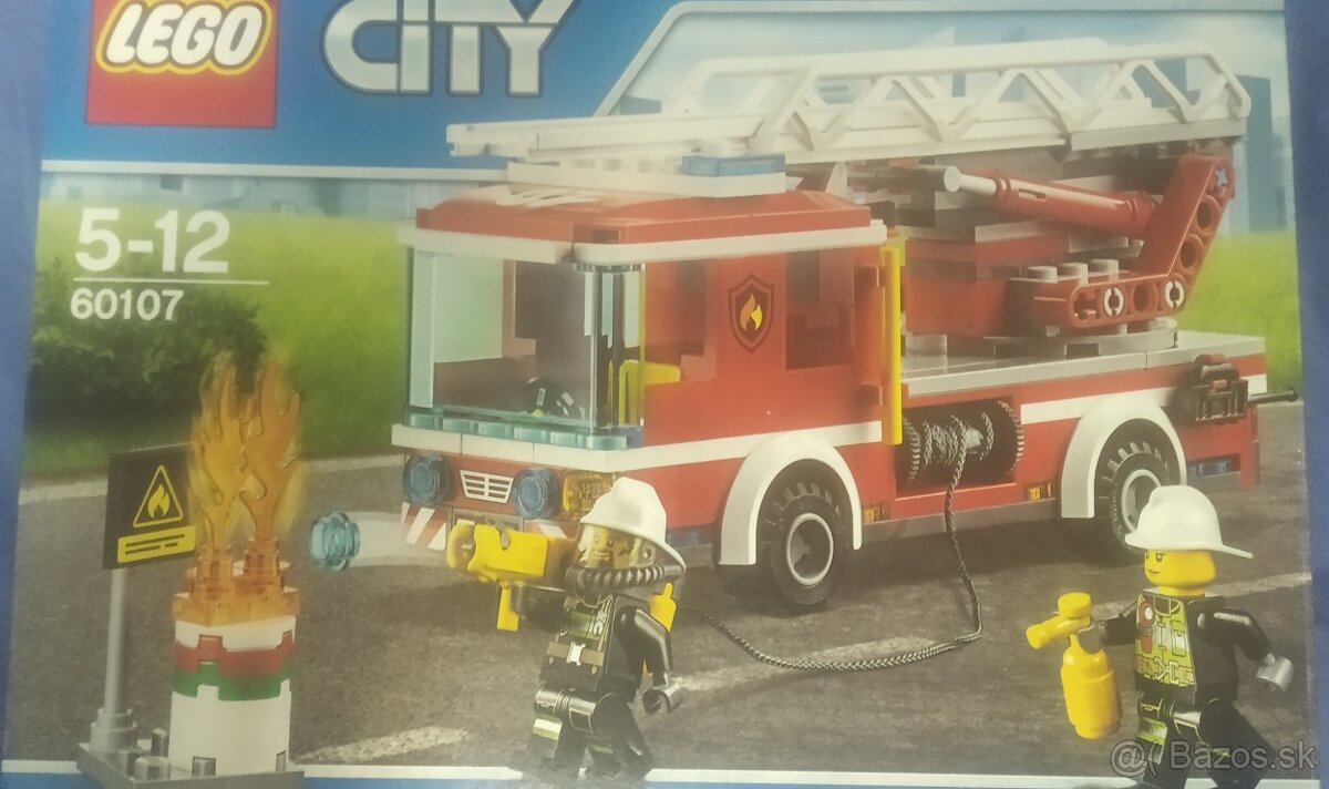 Lego hasičské auto.
