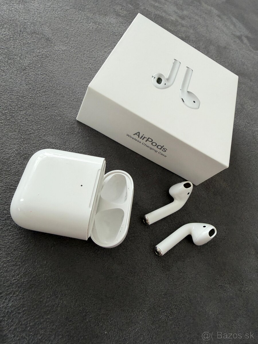 AirPods s Wireless Charging Case