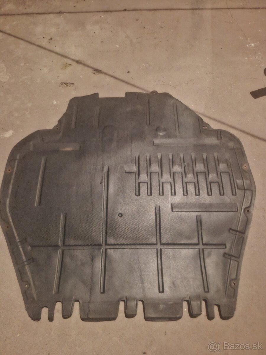 Spodný kryt motora