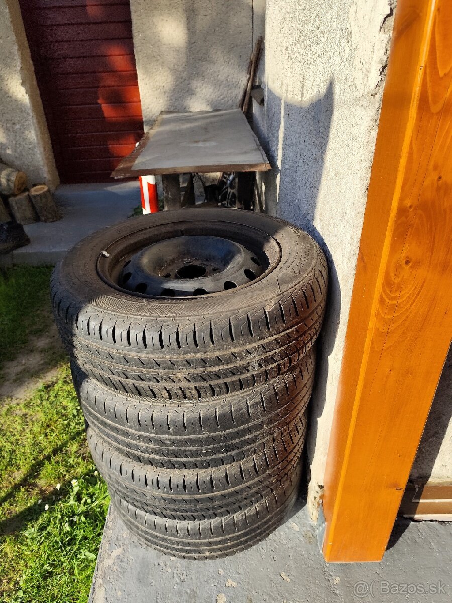 Lacno predám pneumatiky na diskoch Peugeot- Citroen