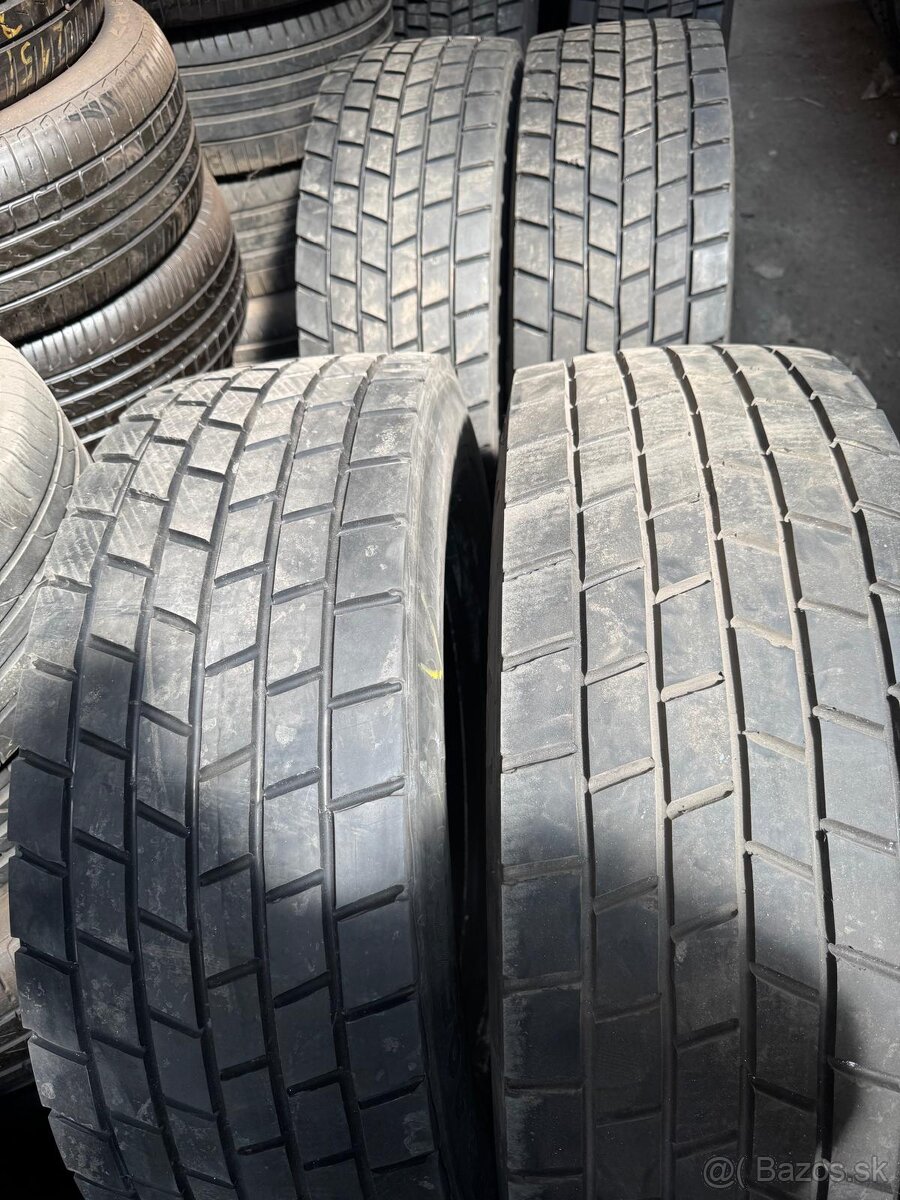 Predám 295/60R22,5