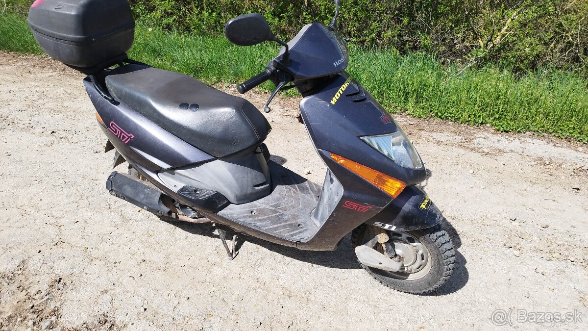Honda lead 100