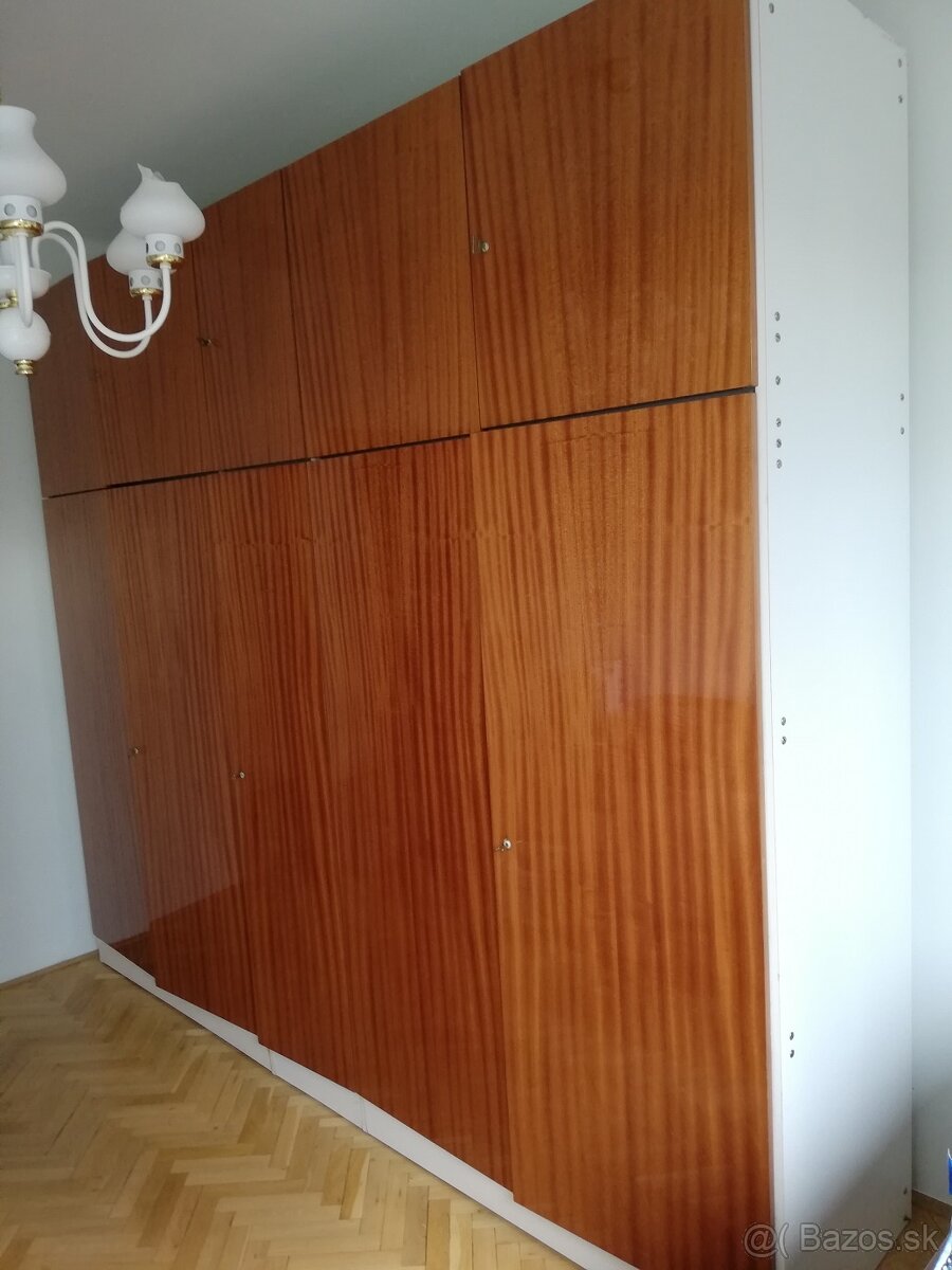 Šatníková skriňa