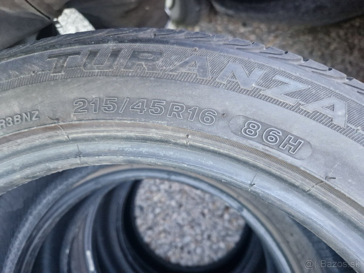 Predam pneu 215/45r16