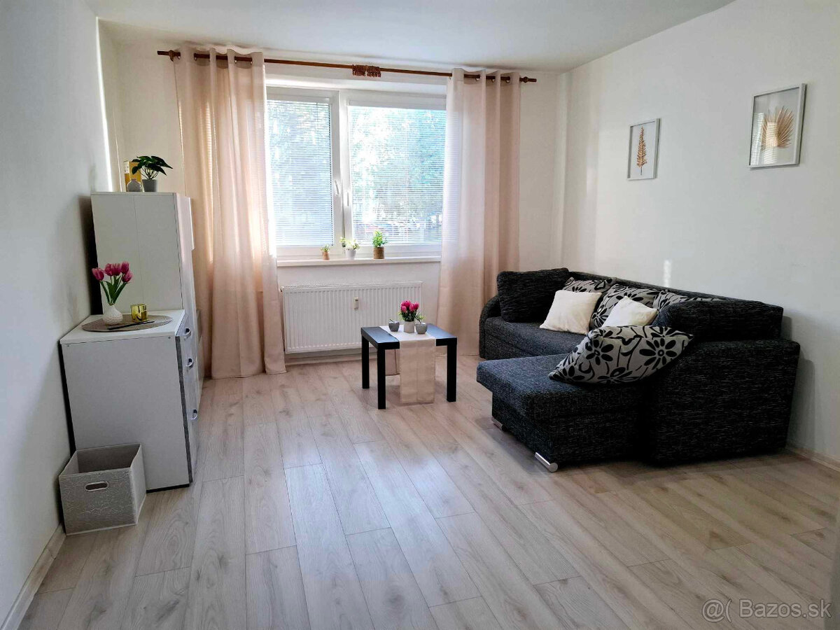 Na prenájom 1-izbový byt Sereď, centrum, A.Hlinku.