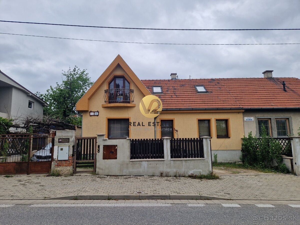 Na PREDAJ RD vhodný pre dve rodiny aj na firmu Nitra - Čermá