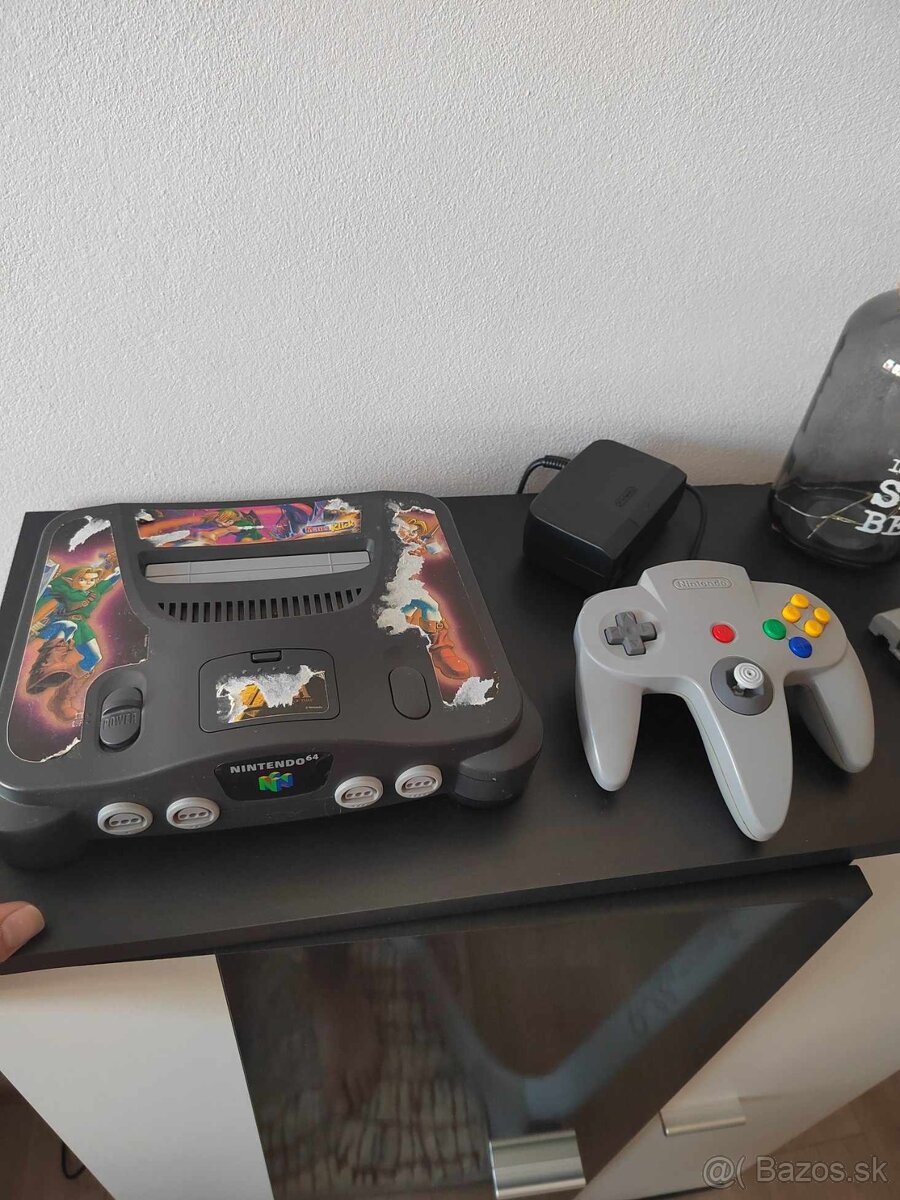 Predám Nintendo 64 s ovládačom a hrou