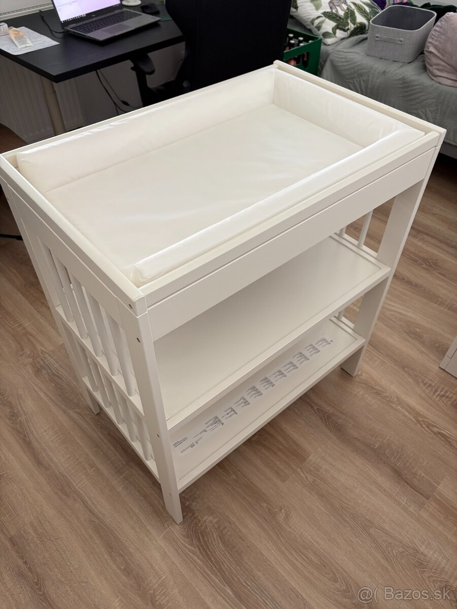 Prebalovaci pult Guliver IKEA s komplet prislusenstvom